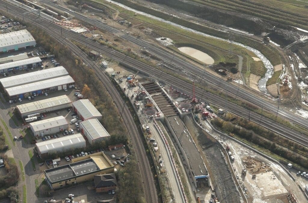 UK engineering first as 11,000 tonne tunnel is installed