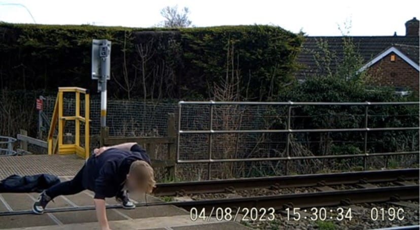 Examples of 'incredibly dangerous' level crossing misuse shown in CCTV ...