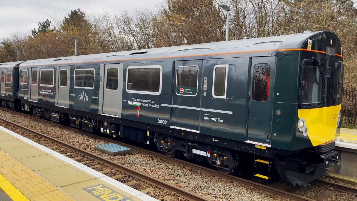 Great Western Railway develop charger which charges train batteries in under 4 minutes - Vimarsana News